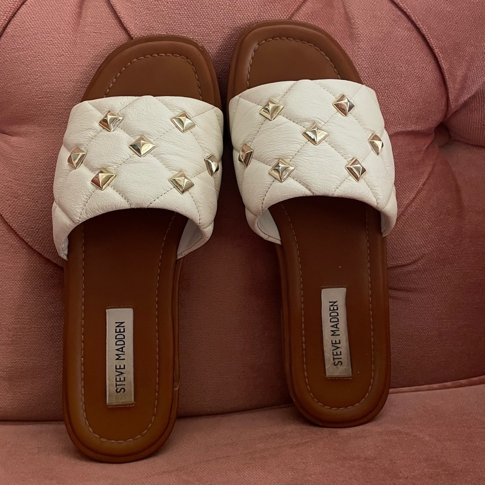Steve Madden slip on white sandals